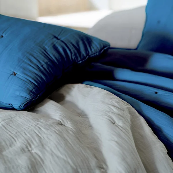 Chemin de lit capitonné en mousseline de coton 80x200 cm ANDROS bleu marine