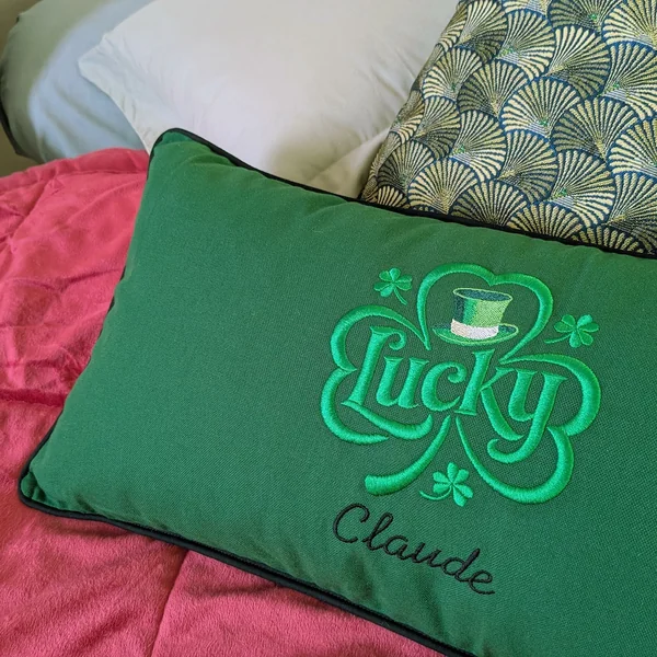 Coussin brodé Saint-Patrick 80x100 cm Vert - Lucky et trèfle porte-bonheur - Série limitée