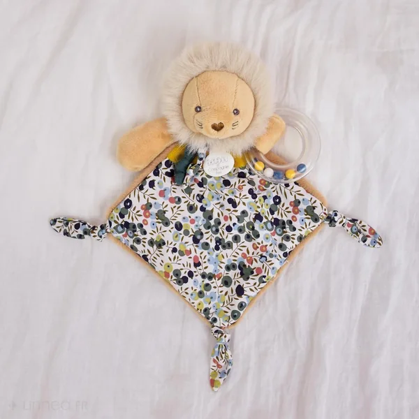 Doudou hochet 22 cm polyester BOH'AIME lion jaune multicolore