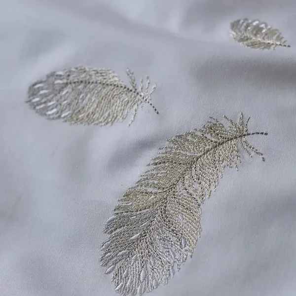 Housse de couette brodée 160x210 cm en satin de coton NINA blanc