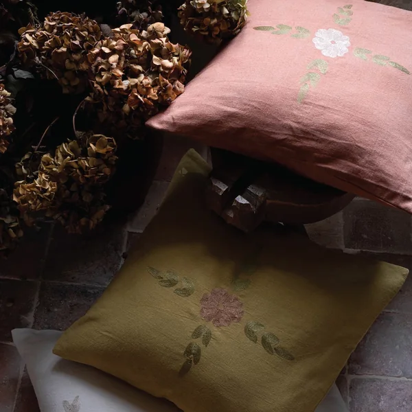 Housse de coussin 50% lin 50% coton 40x60 cm LEONIE vert mousse broderie feuilles