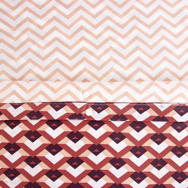 Parure de lit 140x200 cm en microfibre TIAGOH rouge motif géométrique 2 pièces