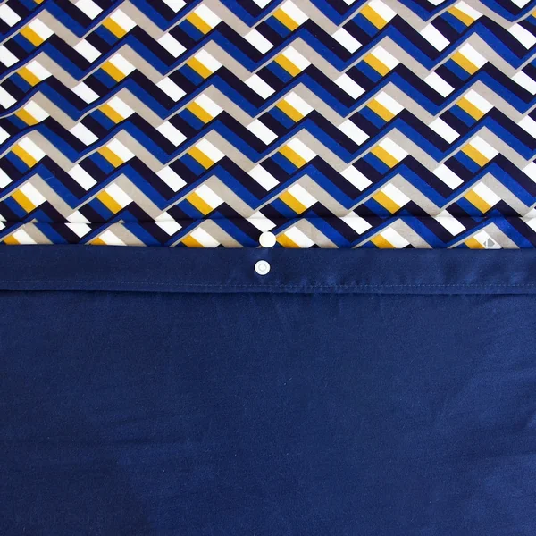 Parure de lit 240x220 cm en microfibre LOSS bleu foncé motif géométrique 3 pièces