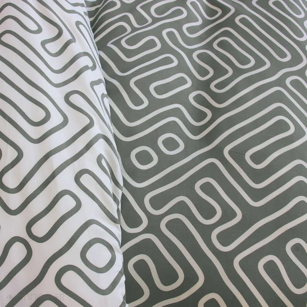 Parure de lit 240x220 cm en microfibre PARCHEMIN vert motif graphique 3 pièces