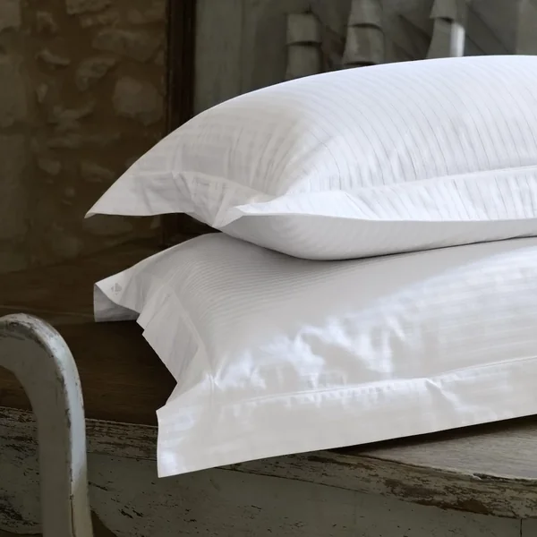 Parure de lit 240x220 cm set 65x65 satin CONCERTO rayures blanc Neige