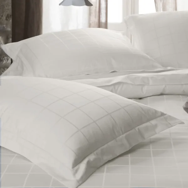 Parure de lit 260x240 cm set 50x70 satin CONCERTO rayures beige Craie