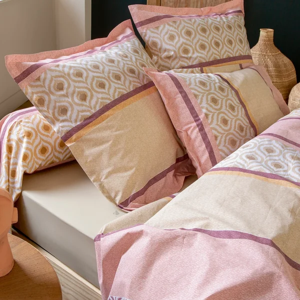 Parure de lit 3 pièces : housse 200x200 cm et taies 50x70 cm 100% coton INOUK rose/beige