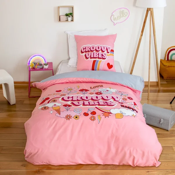 Parure de lit enfant GROOVY VIBES 140x200 cm en microfibre rose 2 pièces