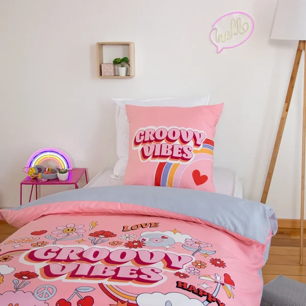Parure de lit enfant GROOVY VIBES 140x200 cm en microfibre rose 2 pièces