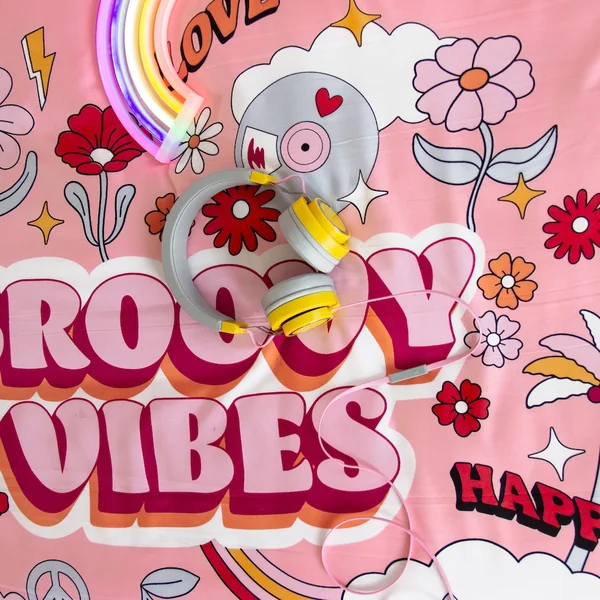 Parure de lit enfant GROOVY VIBES 140x200 cm en microfibre rose 2 pièces